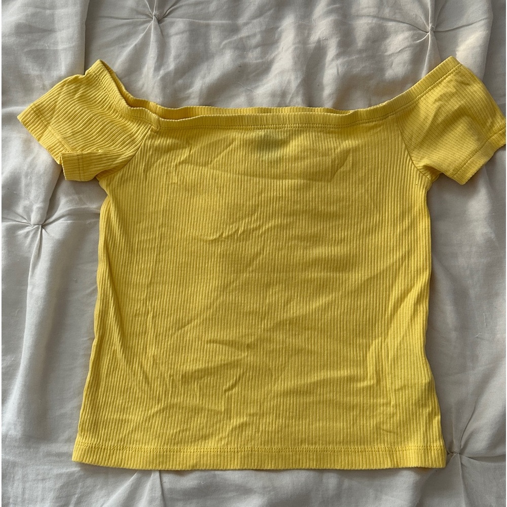 yellow off the shoulder top💛